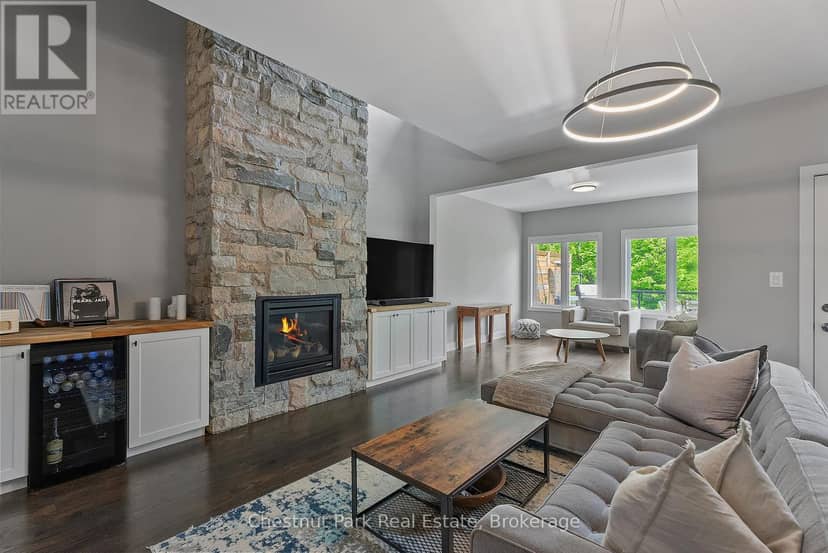 61 Rockmount Crescent — photo 9 of 35