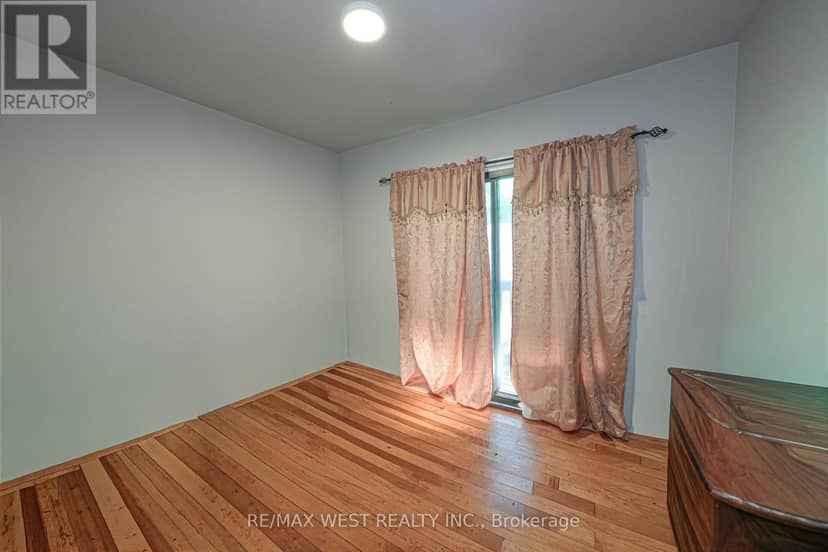 812 Kennedy Road — photo 12 of 29