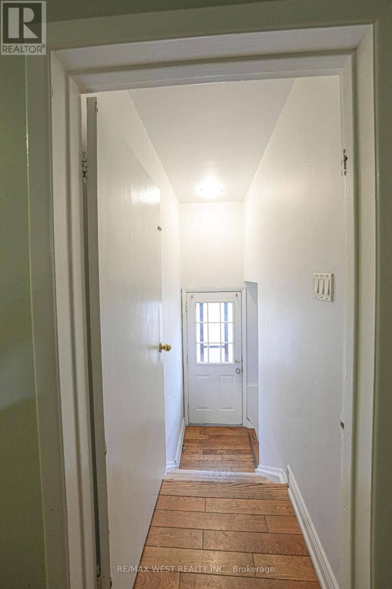 812 Kennedy Road — photo 16 of 29