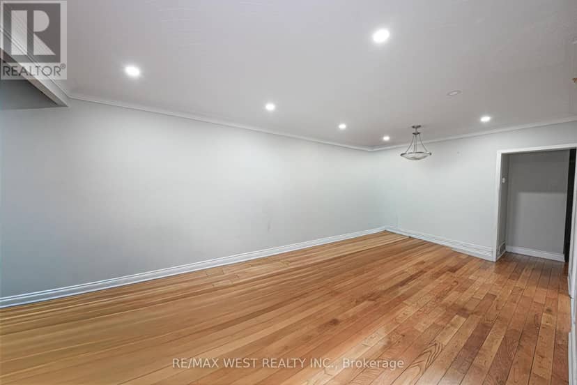 812 Kennedy Road, Toronto, photo 4