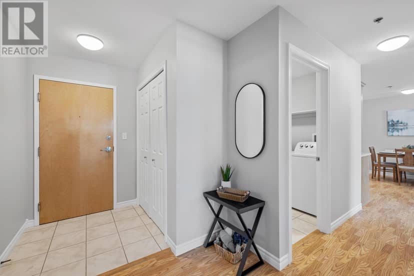 103 49 Burns Avenue — photo 5 of 37