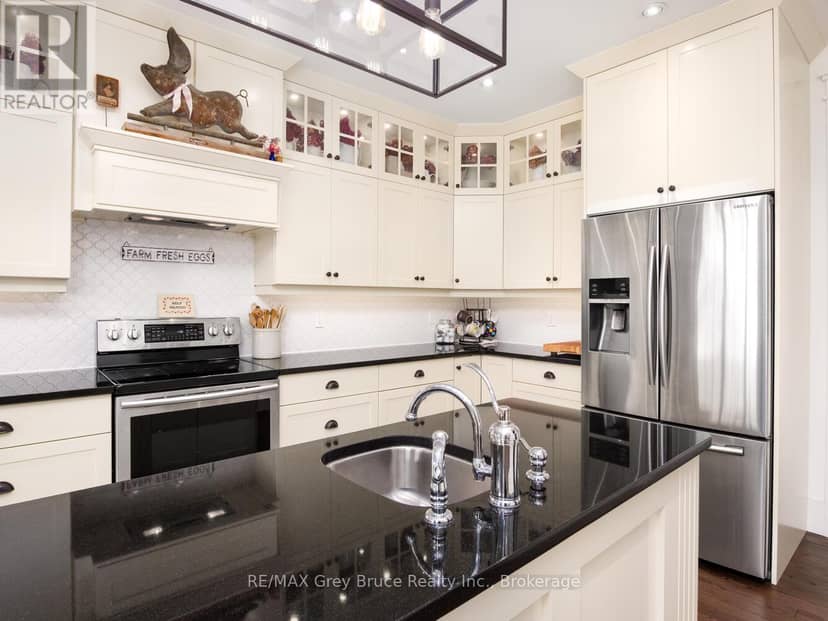 33 Dunks Bay Road — photo 3 of 40