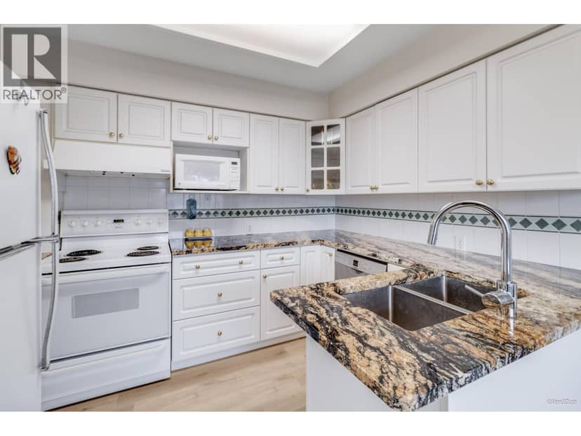 6555 ST. CHARLES PLACE, Burnaby, photo 2