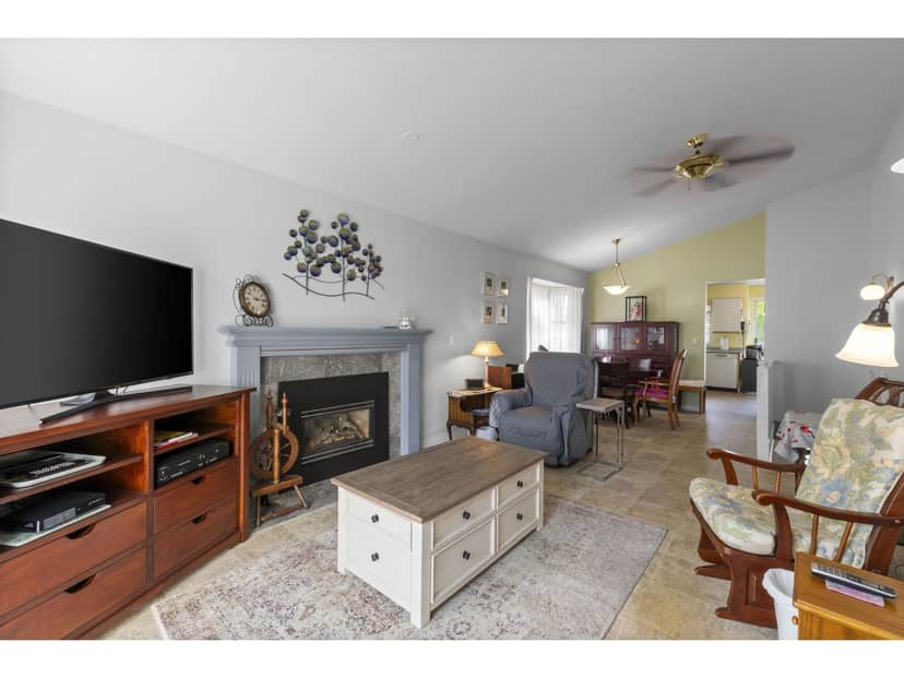 6 13970 72 AVENUE, Surrey, photo 2