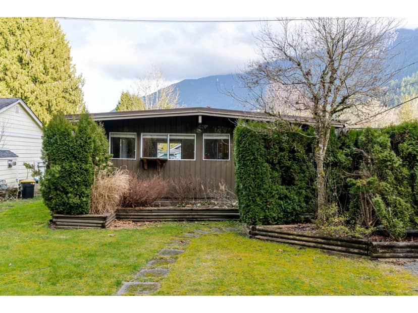 1876 VERA ROAD, Cultus Lake South, Lindell Beach