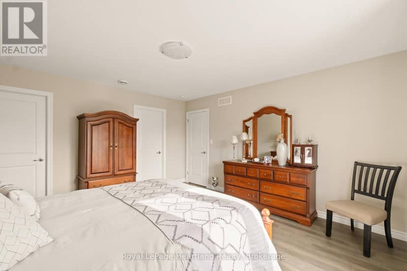 140 Lake Breeze Drive — photo 19 of 36