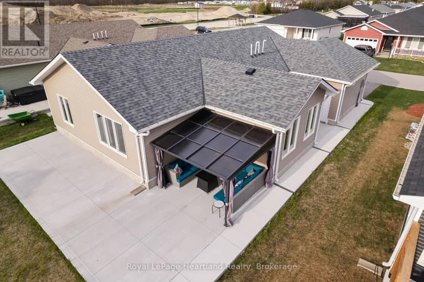 140 Lake Breeze Drive — photo 3 of 36