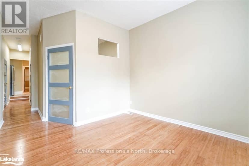 214 Gerrard Street E, Toronto, photo 2