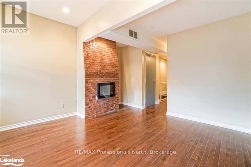 214 Gerrard Street E — photo 14 of 40