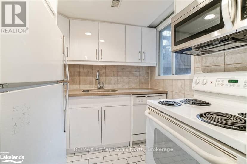 214 Gerrard Street E — photo 17 of 40