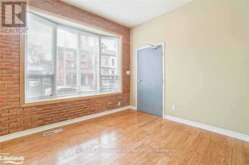 214 Gerrard Street E, Toronto, photo 3