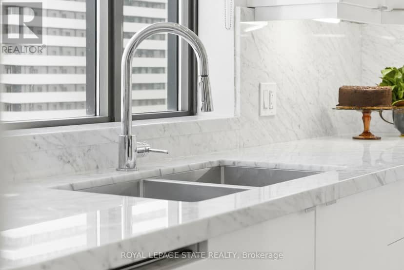 PH4 - 112 King Street E — photo 15 of 40