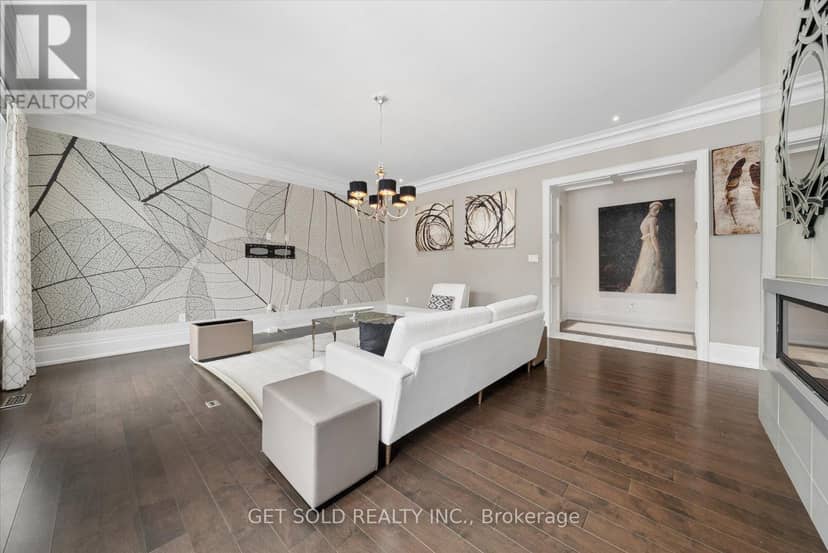 8 Thornhill Avenue — photo 15 of 40