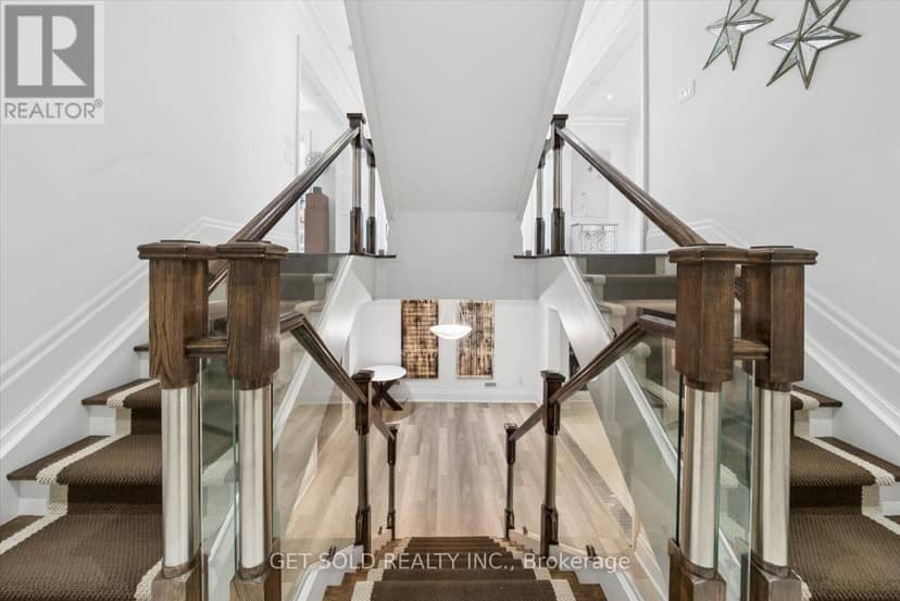 8 Thornhill Avenue — photo 35 of 40