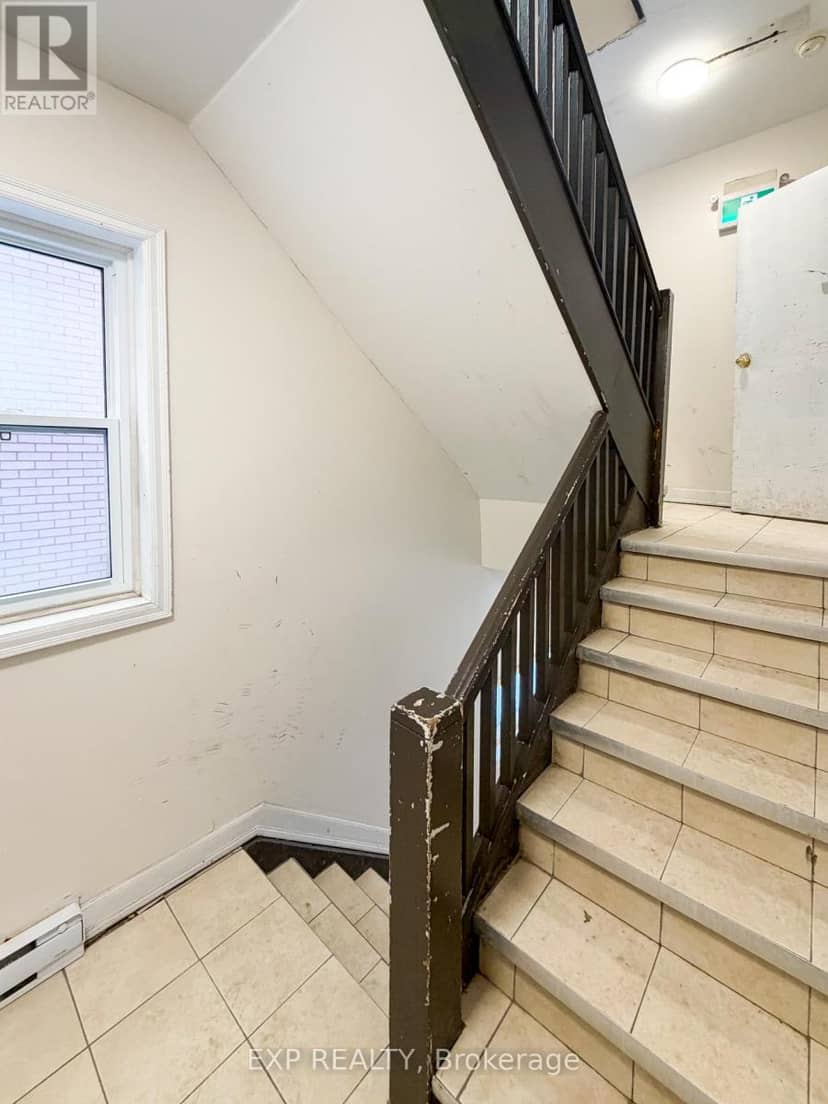 122-124 Cobourg Street — photo 25 of 40