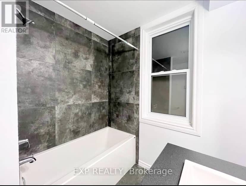 122-124 Cobourg Street — photo 9 of 40