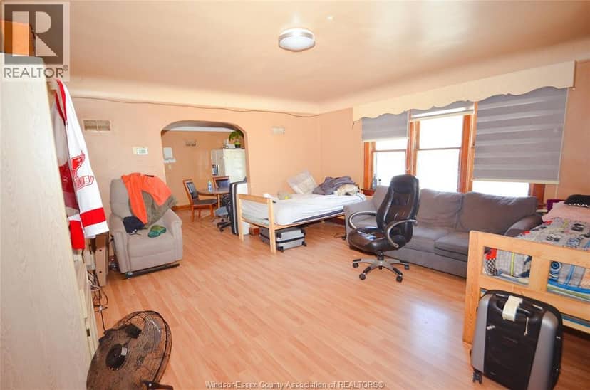 325 Talbot Street W, Leamington, photo 3