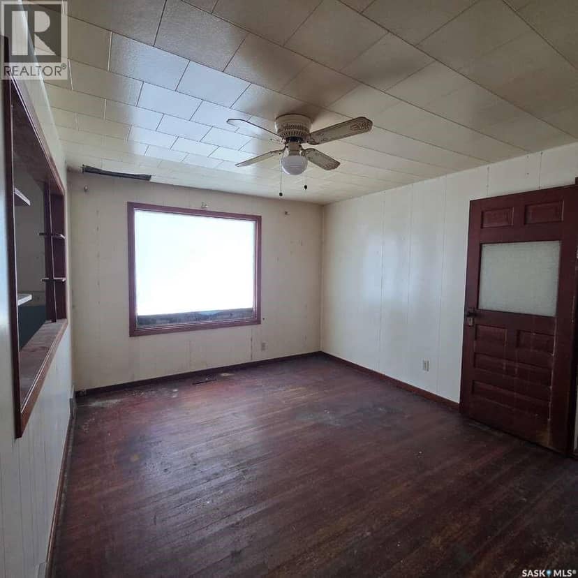 128 Railway AVENUE — photo 10 of 24