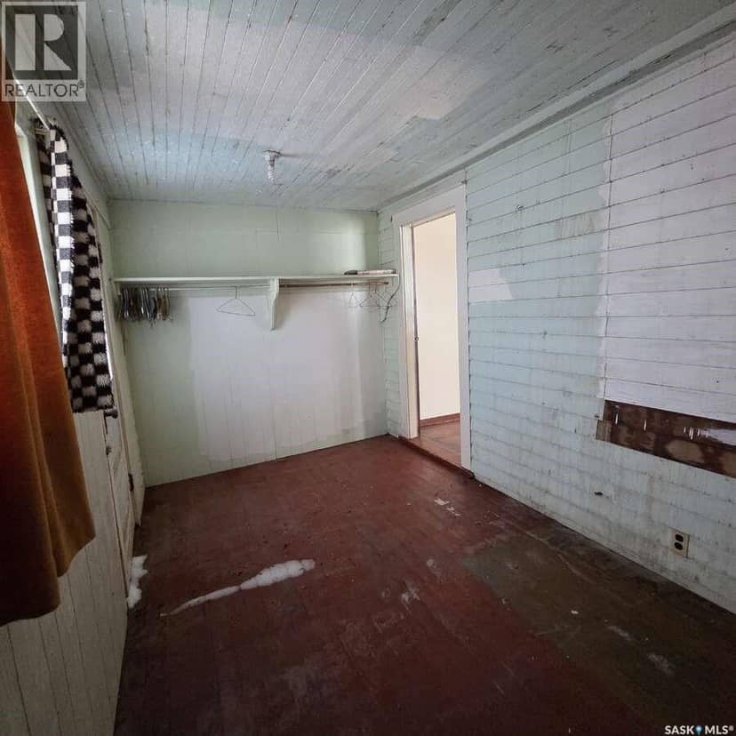 128 Railway AVENUE — photo 14 of 24