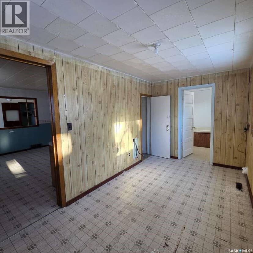 128 Railway AVENUE — photo 4 of 24