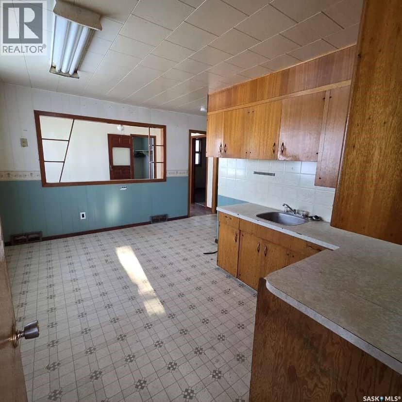 128 Railway AVENUE — photo 6 of 24