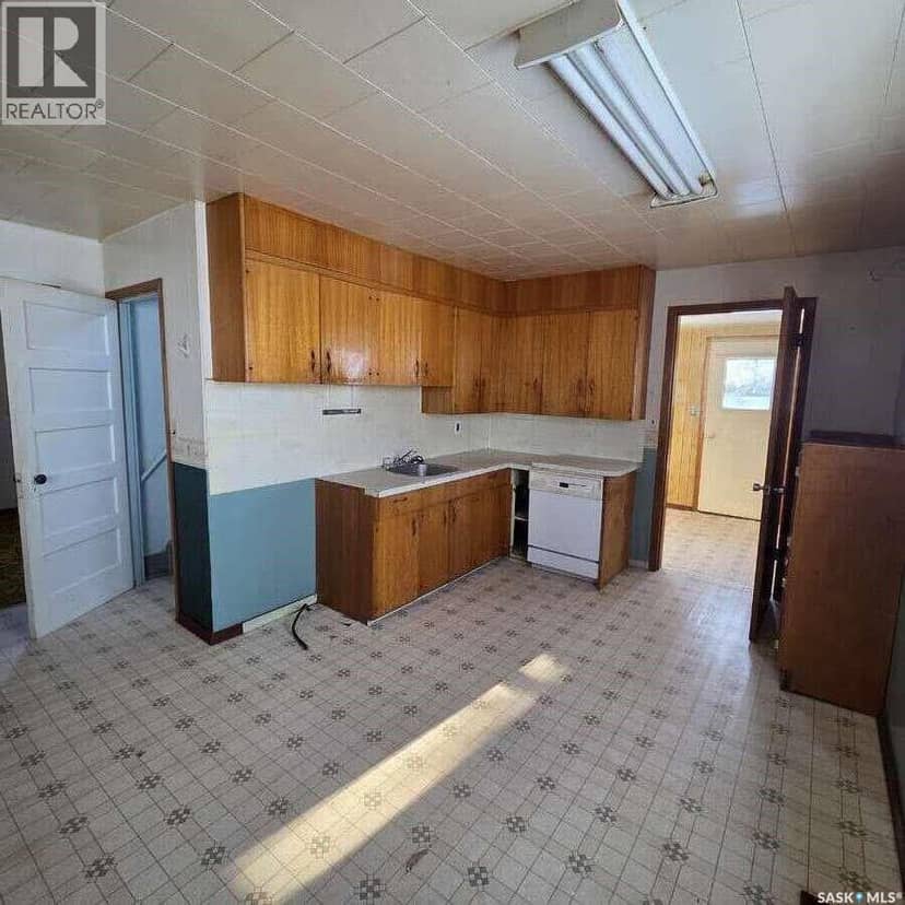 128 Railway AVENUE — photo 7 of 24