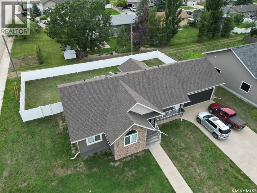 44 Crescent DRIVE — photo 1 of 27