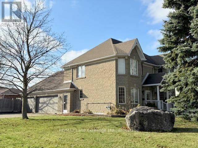 750 McPherson Crescent — photo 3 of 40