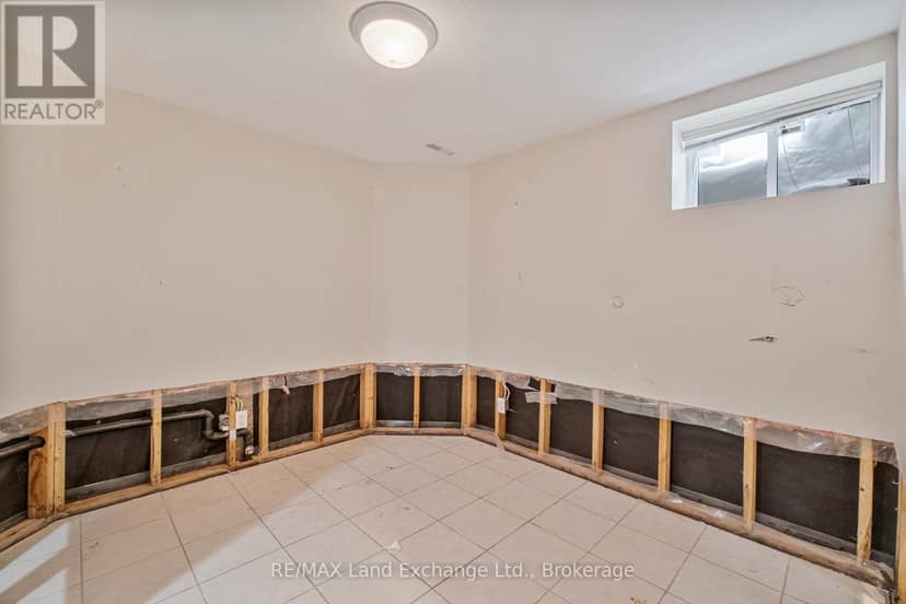750 McPherson Crescent — photo 37 of 40