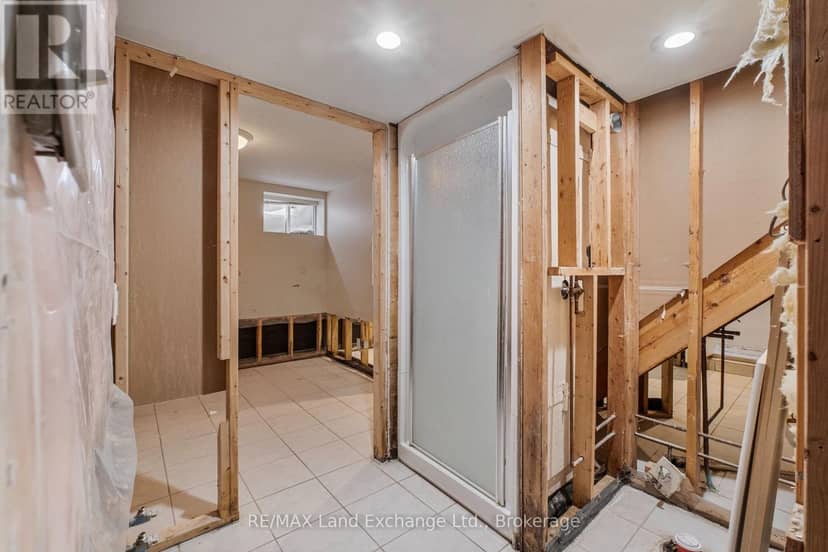 750 McPherson Crescent — photo 38 of 40
