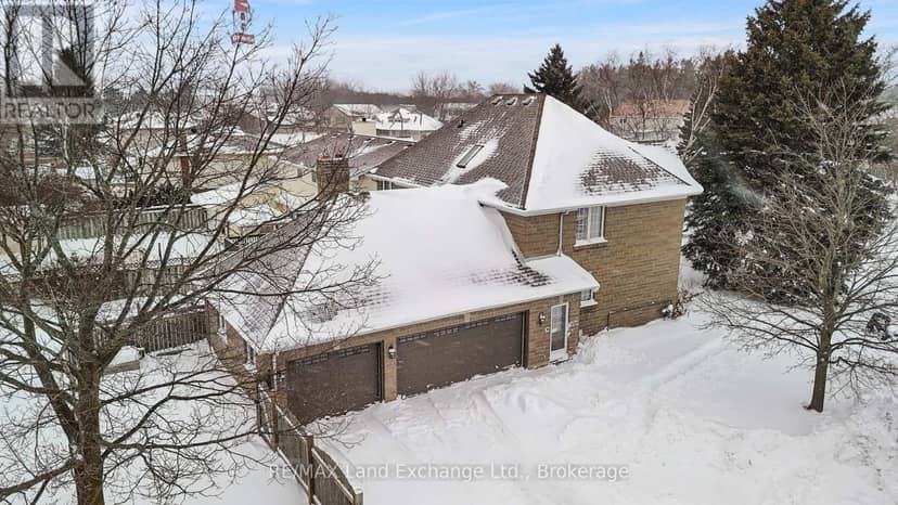 750 McPherson Crescent — photo 8 of 40