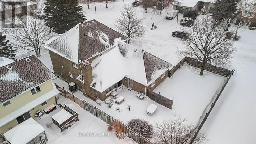750 McPherson Crescent — photo 9 of 40