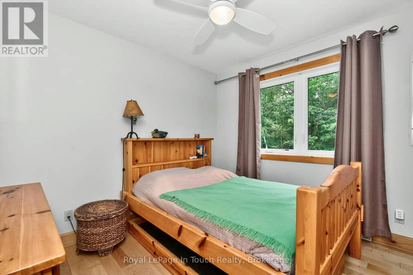 390 Island 360 Island — photo 27 of 40