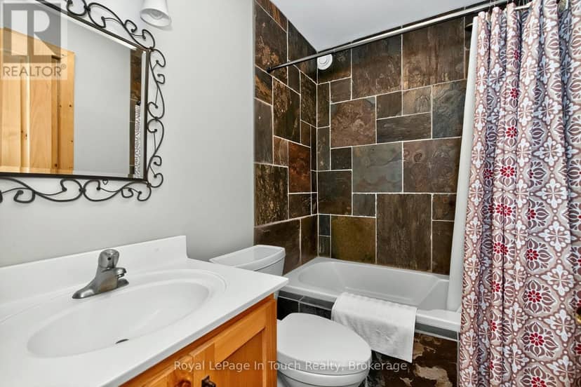 390 Island 360 Island — photo 29 of 40