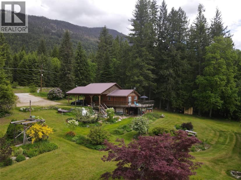 8481 6 Highway, Slocan