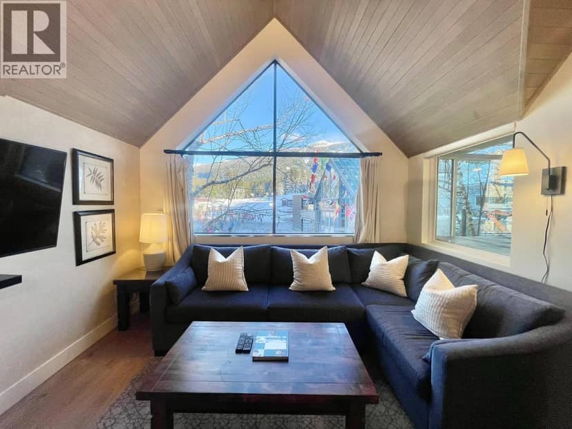Week 9 902-4293 MOUNTAIN SQUARE, Whistler