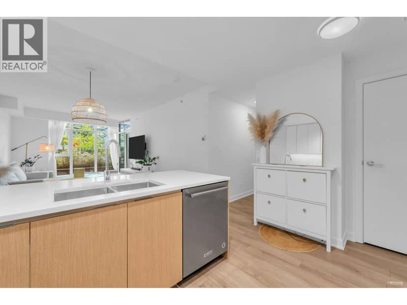 103 8940 University Crescent, Burnaby, photo 3