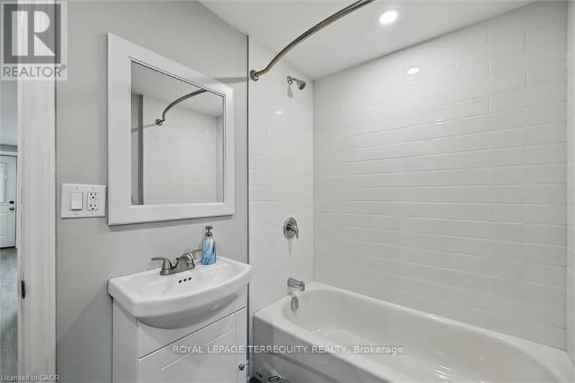 224 Rosslyn Avenue N — photo 10 of 16