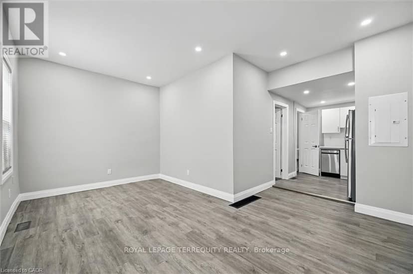 224 Rosslyn Avenue N — photo 12 of 16