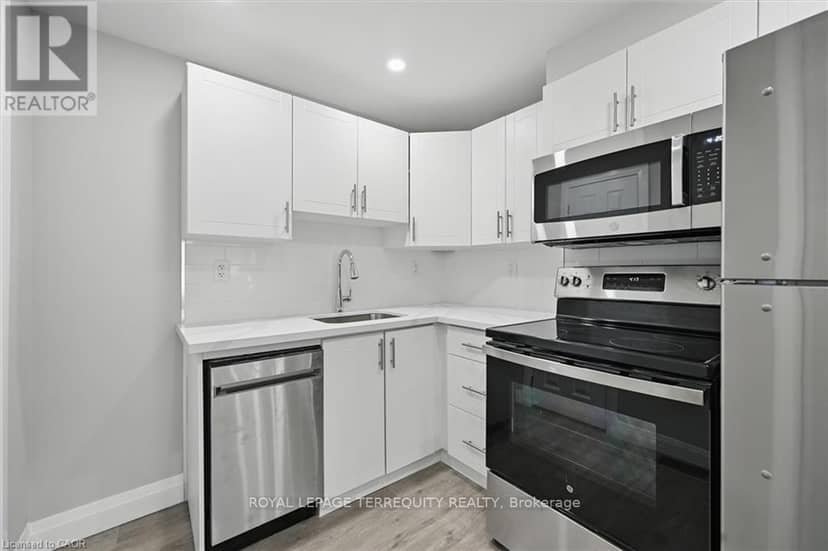 224 Rosslyn Avenue N — photo 13 of 16