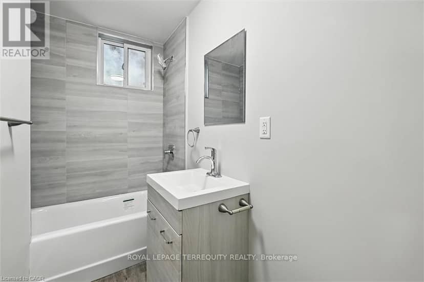 224 Rosslyn Avenue N — photo 16 of 16