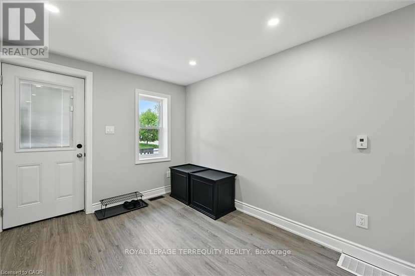 224 Rosslyn Avenue N — photo 3 of 16