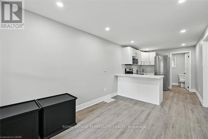 224 Rosslyn Avenue N — photo 4 of 16