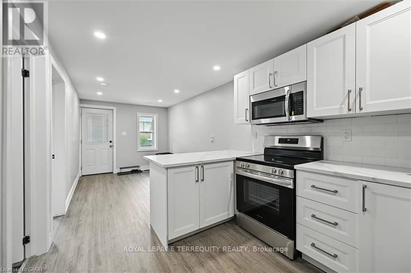 224 Rosslyn Avenue N — photo 6 of 16