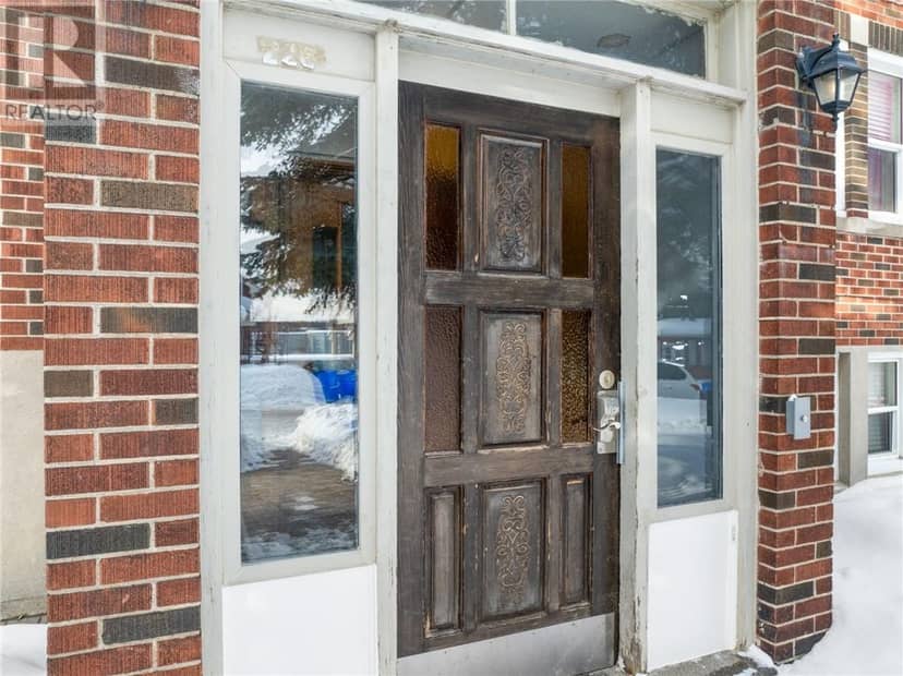 226 Oak Street — photo 6 of 7