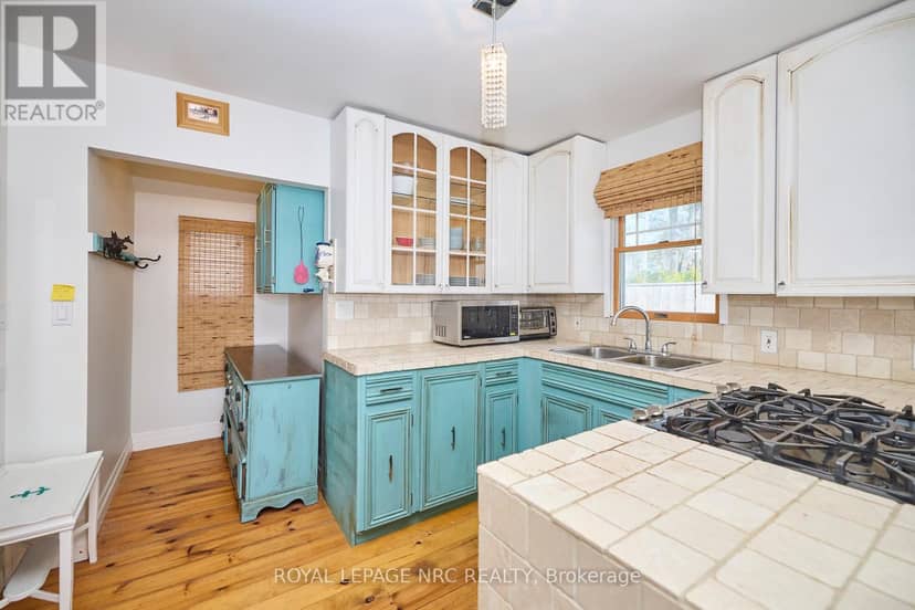 11851 Lakeshore Road — photo 11 of 19