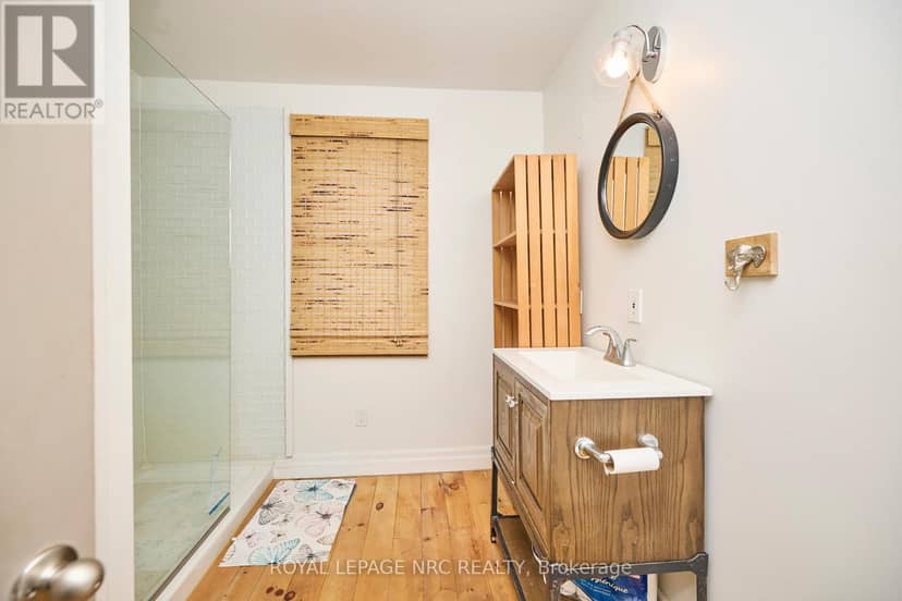 11851 Lakeshore Road — photo 12 of 19