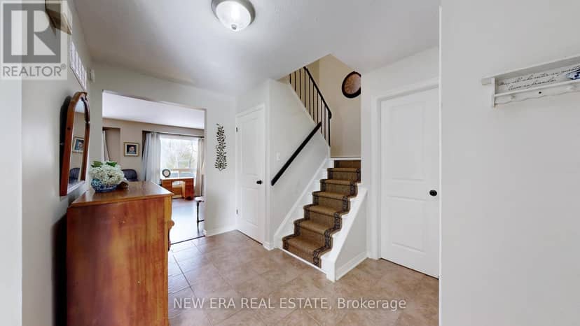 3103 Autumn Hill Crescent — photo 7 of 40