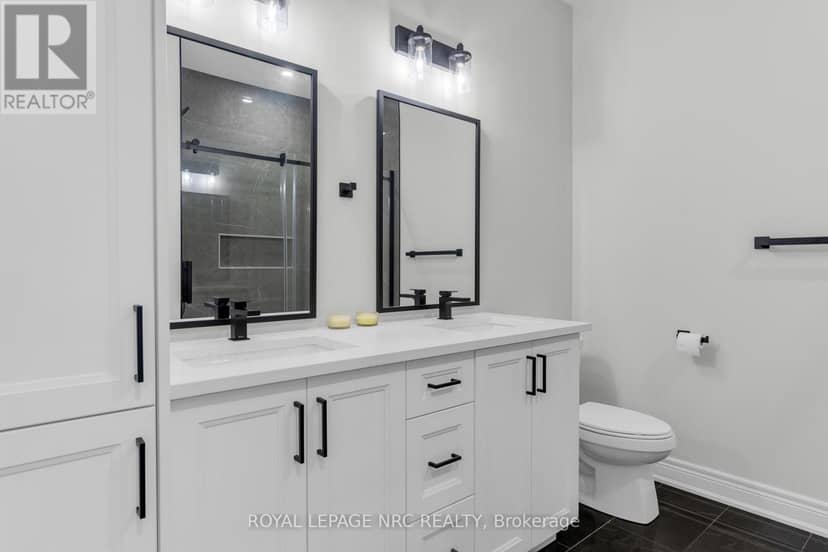 732 Clarence Street — photo 17 of 25