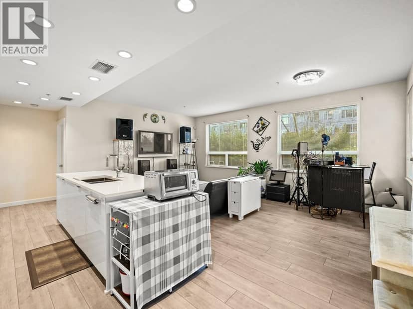 102 9213 ODLIN ROAD, Richmond, photo 3